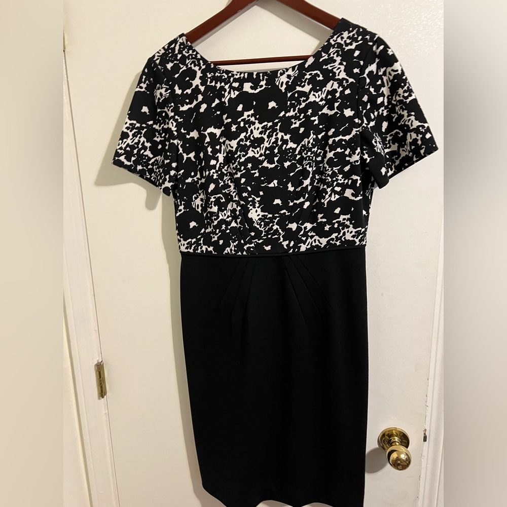 EUC Tahari S Levine Patti sheath dress | Black & White | Size 8